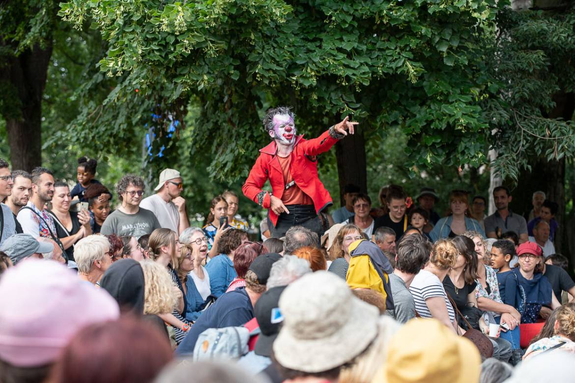 Galapiat Cirque, La brise de pastille au parc des droits de l'Homme - (c) Alexandre Boissot