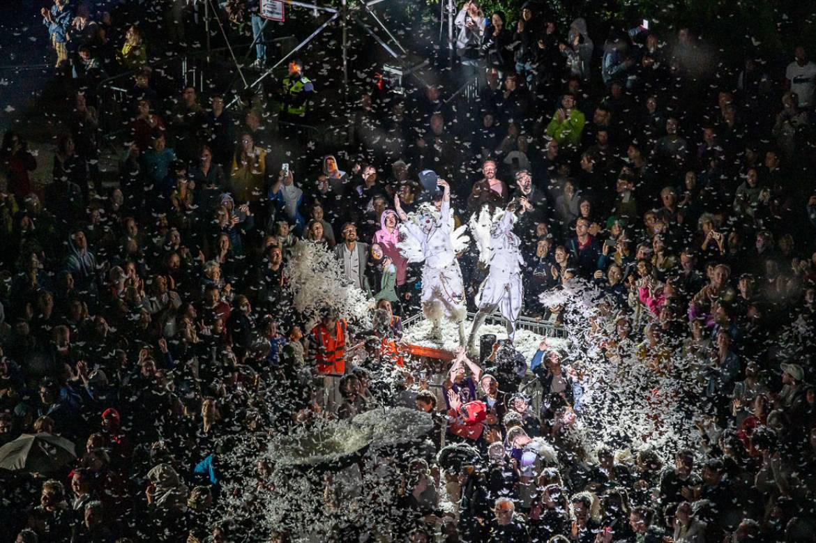 Compagnie gratte-Ciel, Place des anges sur la place Lazare-Goujon - (c) Alexandre Boissot